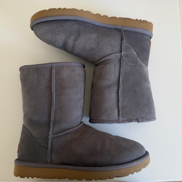 Ugg Classic Short II - Grey size 8 - Picture 11 of 13